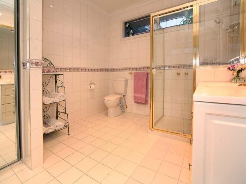 22 Heatherlea Drive, Wheelers Hill VIC 3150