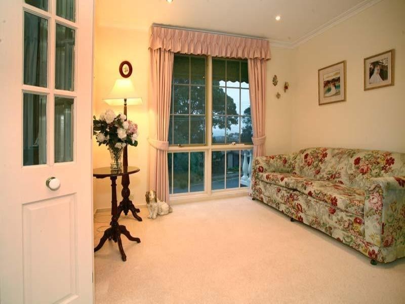 22 Heatherlea Drive, Wheelers Hill VIC 3150