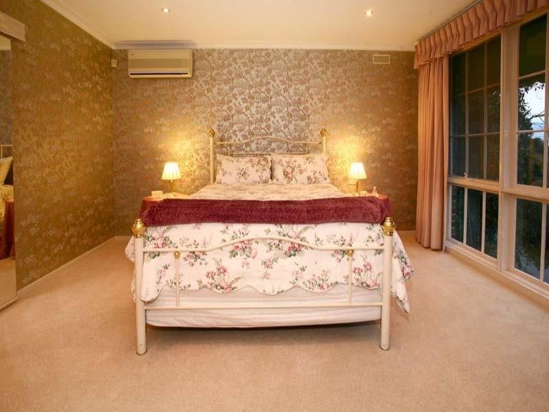 22 Heatherlea Drive, Wheelers Hill VIC 3150