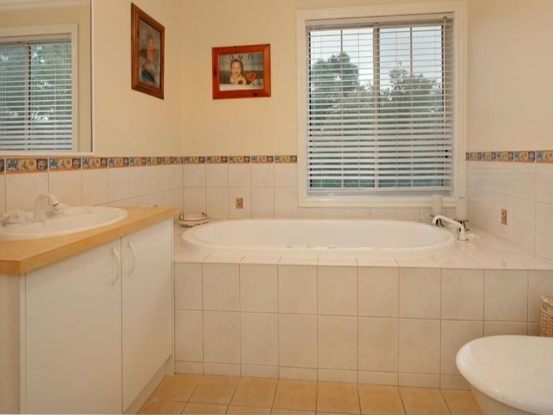 3 Holmes Way, Glen Waverley VIC 3150