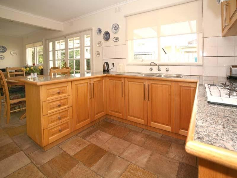 27 Koonalda Avenue, Glen Waverley VIC 3150