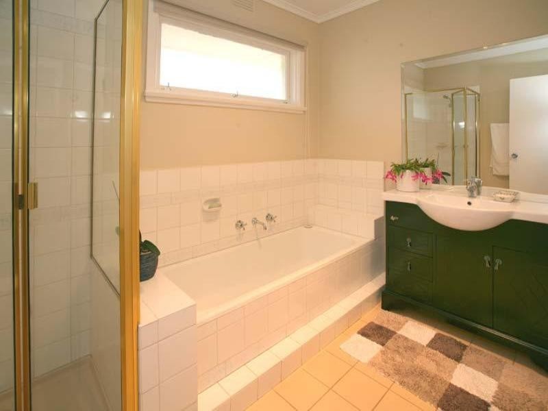 27 Koonalda Avenue, Glen Waverley VIC 3150