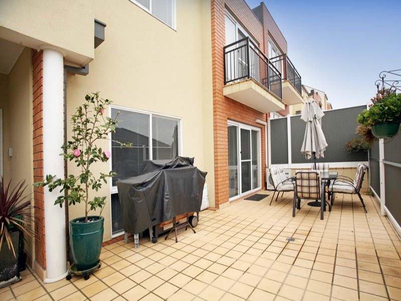 13/18 Tulloch Grove, Glen Waverley VIC 3150