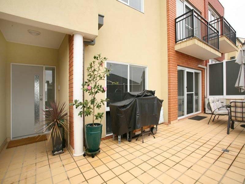 13/18 Tulloch Grove, Glen Waverley VIC 3150