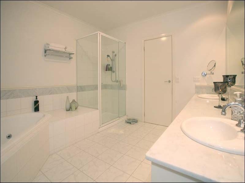 5 Maxwell Grove, Glen Waverley VIC 3150