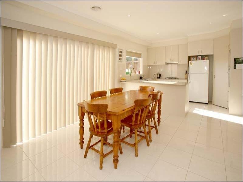 4/745 Waverley Road, Glen Waverley VIC 3150