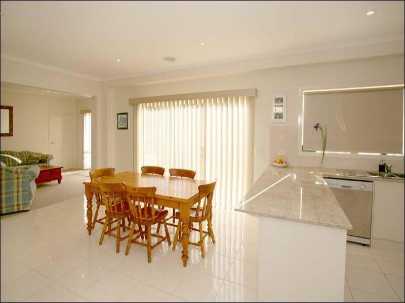 4/745 Waverley Road, Glen Waverley VIC 3150