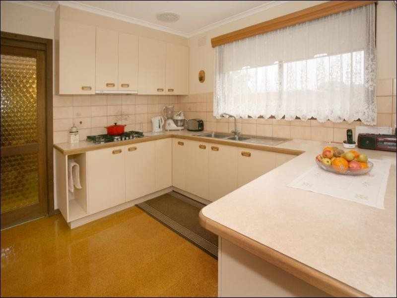 52 Cambridge Drive, Glen Waverley VIC 3150