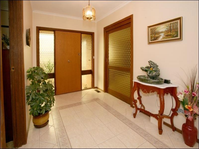 52 Cambridge Drive, Glen Waverley VIC 3150