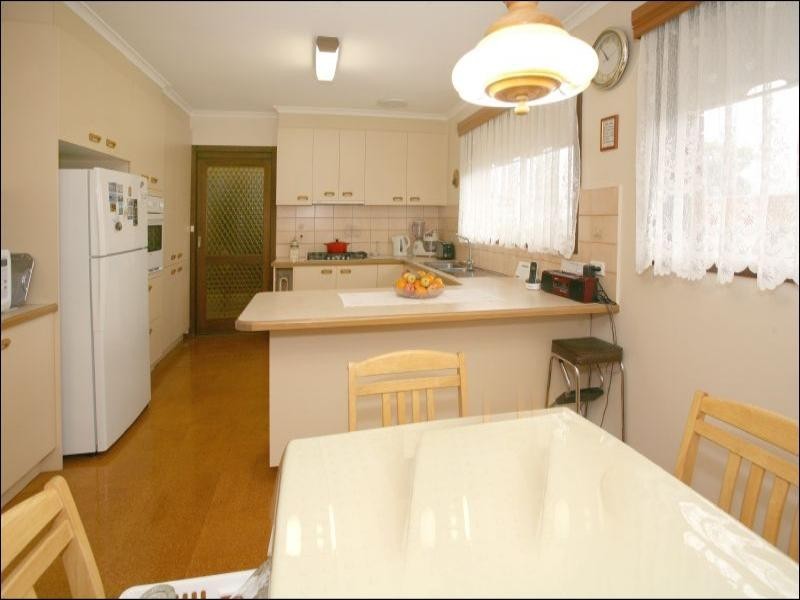 52 Cambridge Drive, Glen Waverley VIC 3150