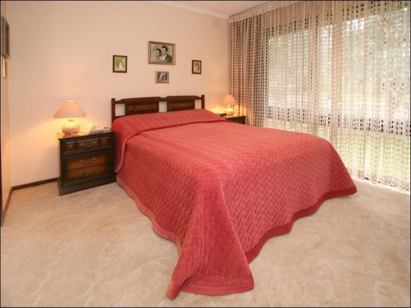 52 Cambridge Drive, Glen Waverley VIC 3150