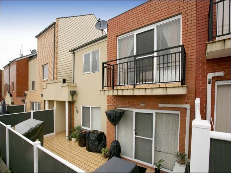 13/18 Tulloch Grove, Glen Waverley VIC 3150