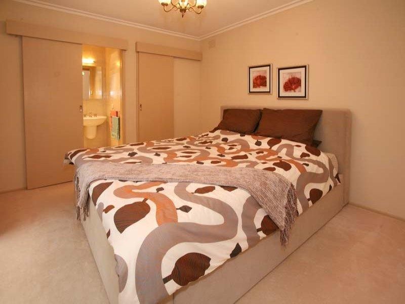 297 Gallaghers Road, Glen Waverley VIC 3150