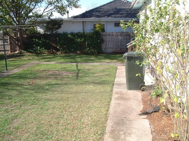 27 Douglas Street, Ashwood VIC 3147