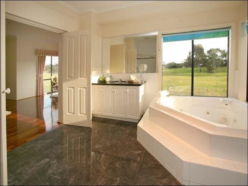 117 Herriotts Boulevard, Glen Waverley VIC 3150