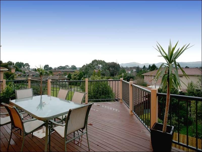 20 Arlington Drive, Glen Waverley VIC 3150