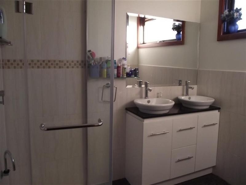 10 Leatherwood Crescent, Wheelers Hill VIC 3150