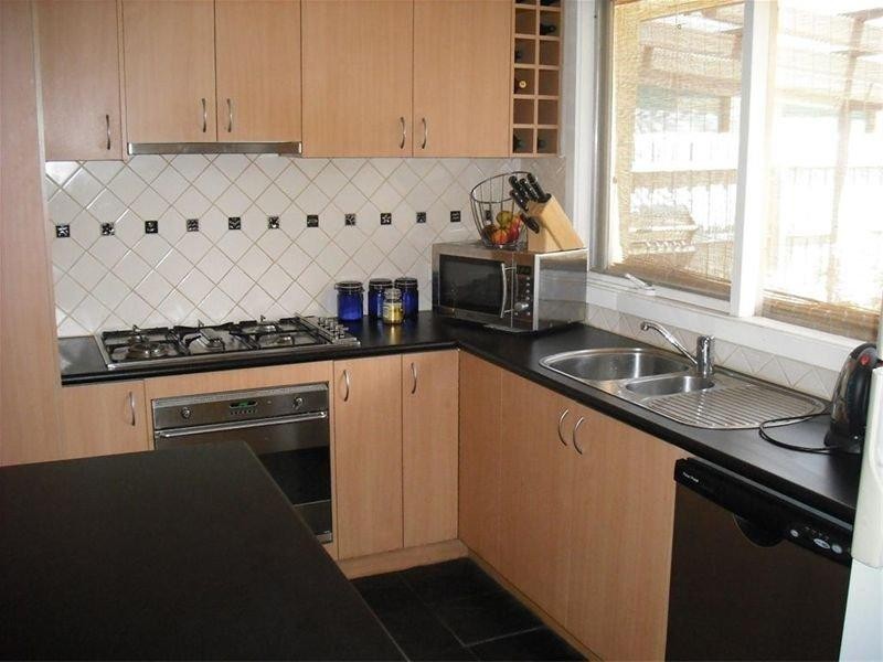 8 Travers Crescent, Burwood East VIC 3151