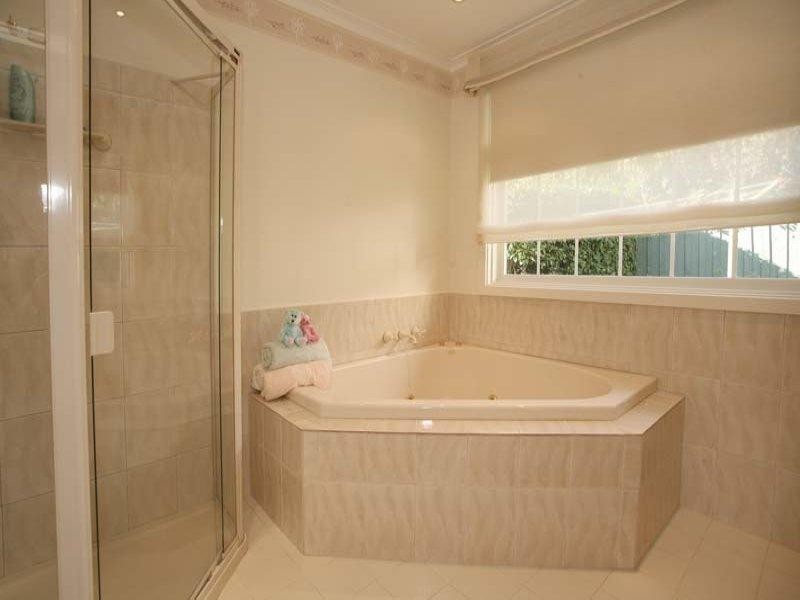 4 Camden Court, Glen Waverley VIC 3150