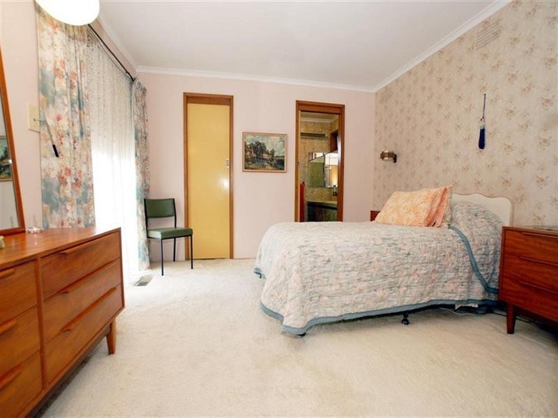 8 Coomleigh Avenue, Glen Waverley VIC 3150