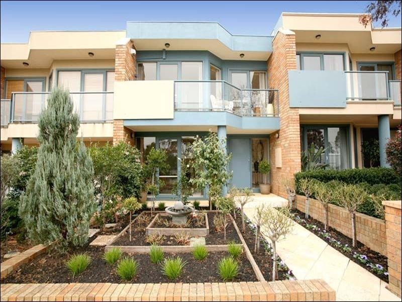 33 Herriotts Boulevard, Glen Waverley VIC 3150