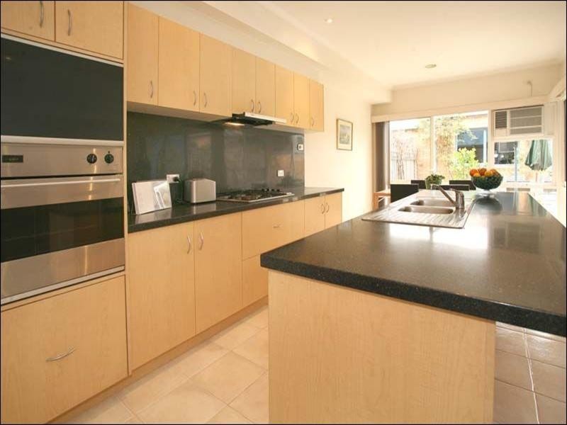 33 Herriotts Boulevard, Glen Waverley VIC 3150