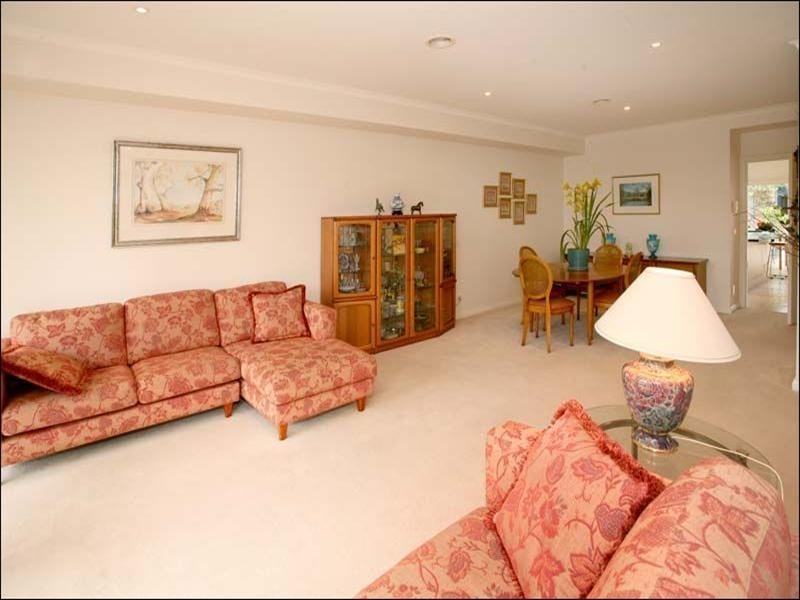 33 Herriotts Boulevard, Glen Waverley VIC 3150