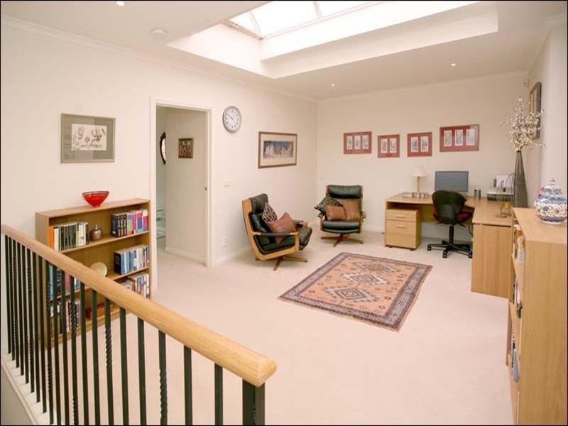 33 Herriotts Boulevard, Glen Waverley VIC 3150