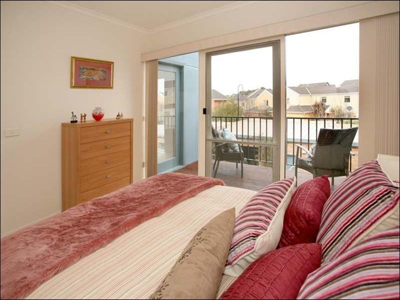 33 Herriotts Boulevard, Glen Waverley VIC 3150