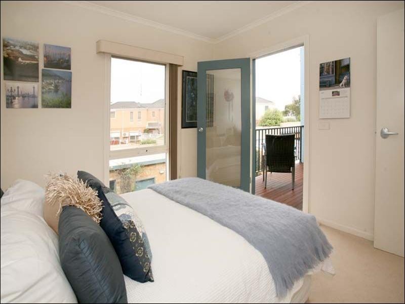 33 Herriotts Boulevard, Glen Waverley VIC 3150