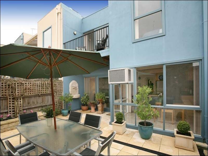 33 Herriotts Boulevard, Glen Waverley VIC 3150