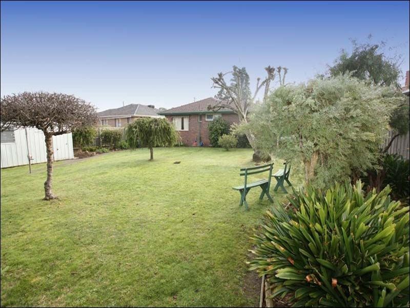 8 Rangoon Court, Mulgrave VIC 3170