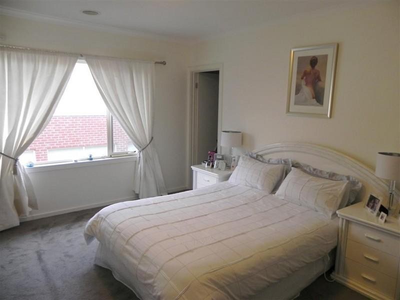 15/11-15 The Deviation, Wheelers Hill VIC 3150