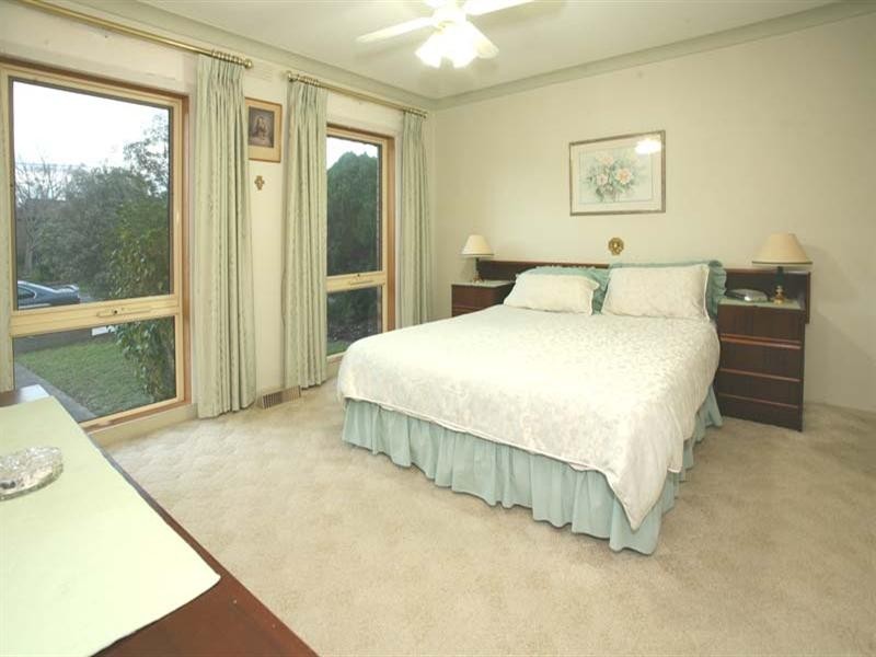 52 Brentwood Drive, Glen Waverley VIC 3150