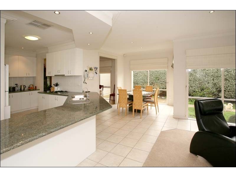 6 Prestbury Drive, Vermont South VIC 3133