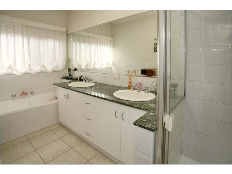 6 Prestbury Drive, Vermont South VIC 3133