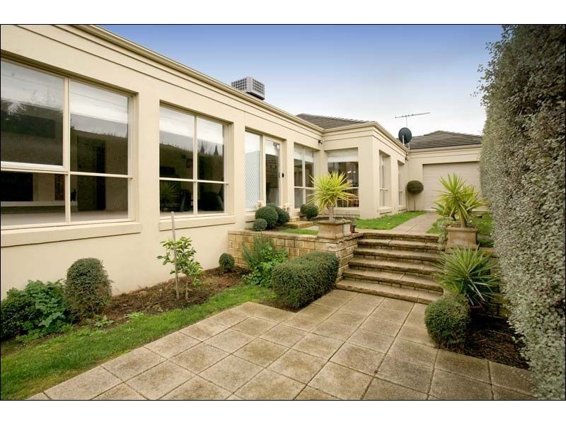 6 Prestbury Drive, Vermont South VIC 3133