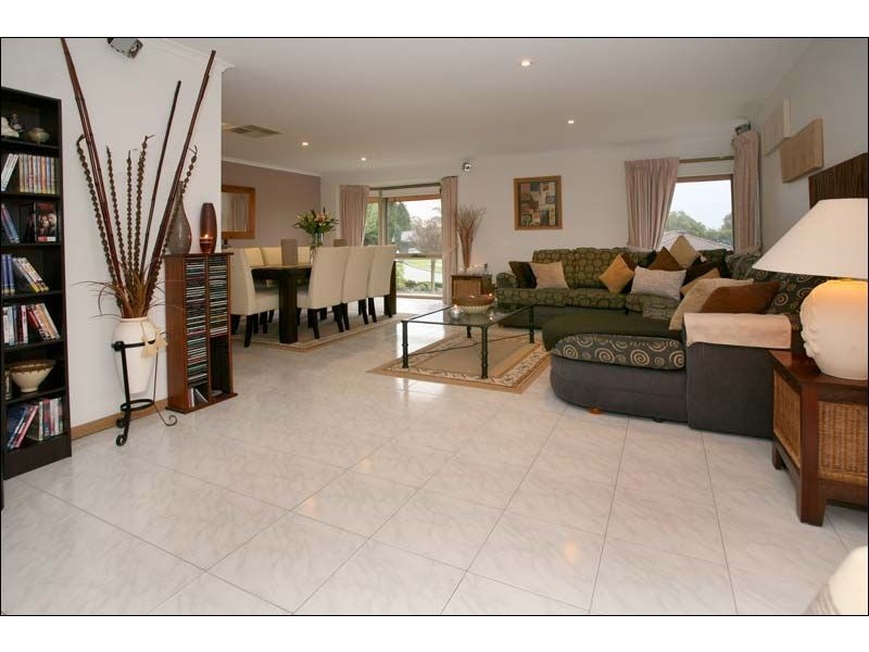 8 Nicholas Court, Lysterfield VIC 3156