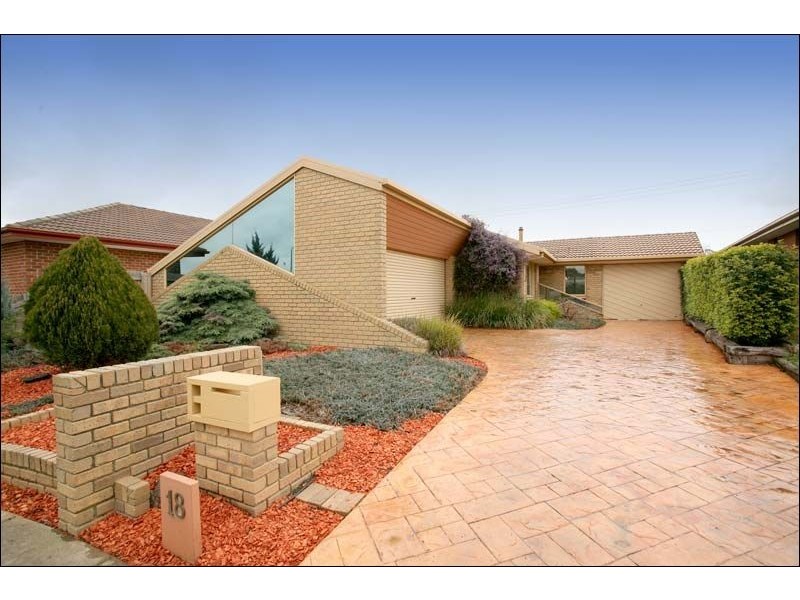 18 Justin Circuit, Hampton Park VIC 3976