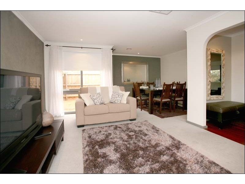 18 Justin Circuit, Hampton Park VIC 3976