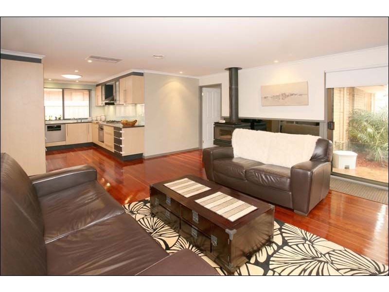 18 Justin Circuit, Hampton Park VIC 3976