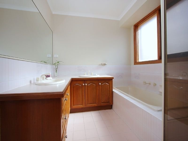 40 Bramley Crescent, Wheelers Hill VIC 3150