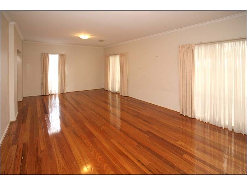 15 Woolert Street, Ashwood VIC 3147