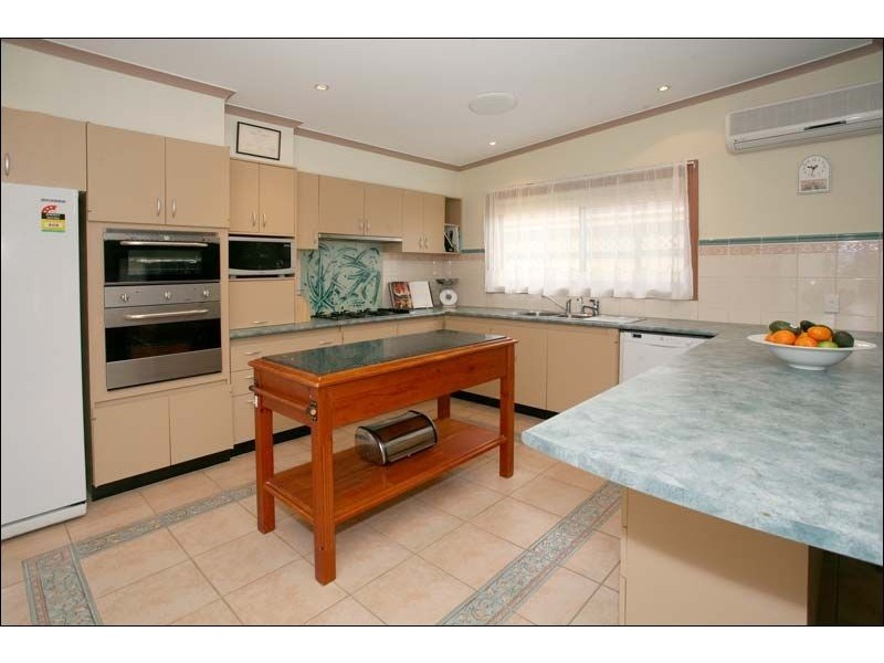 18 Johnson Drive, Glen Waverley VIC 3150