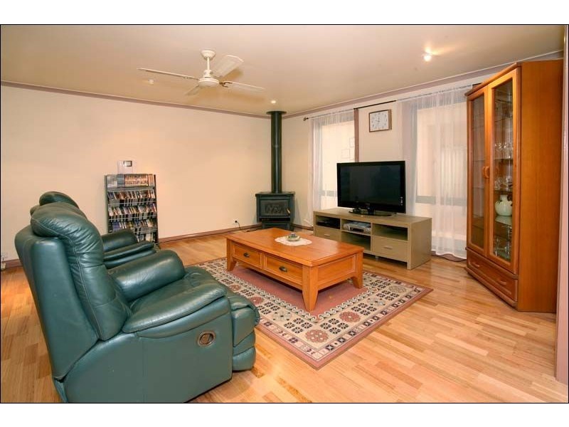 18 Johnson Drive, Glen Waverley VIC 3150