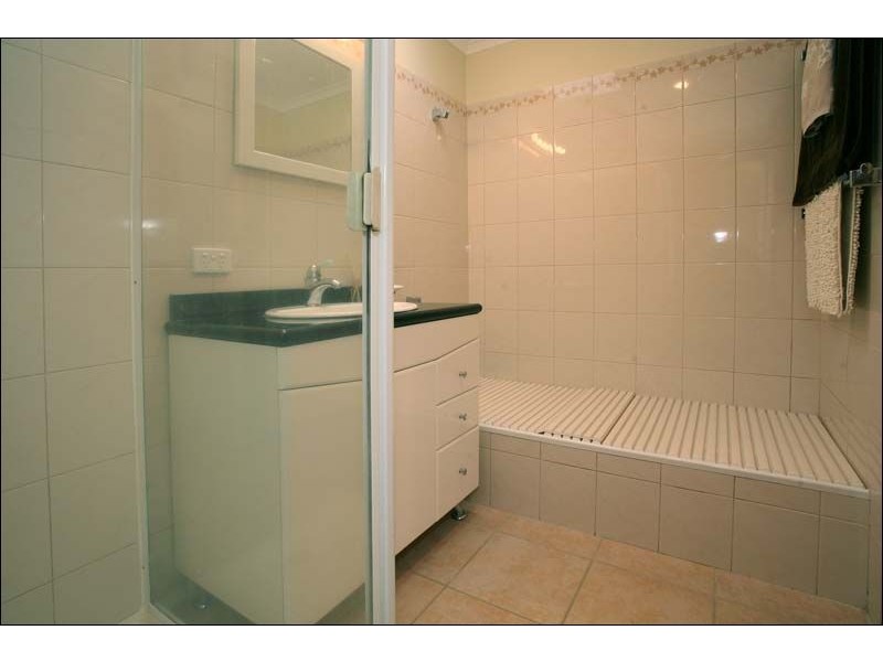 18 Johnson Drive, Glen Waverley VIC 3150