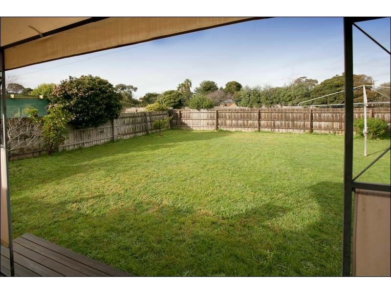 18 Johnson Drive, Glen Waverley VIC 3150