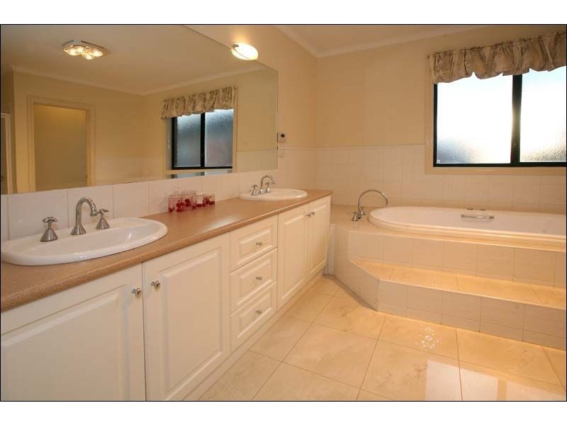 13 College Court, Glen Waverley VIC 3150