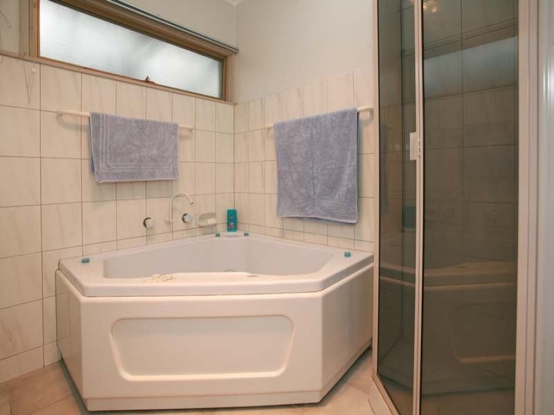 12 Leamington Crescent, Glen Waverley VIC 3150