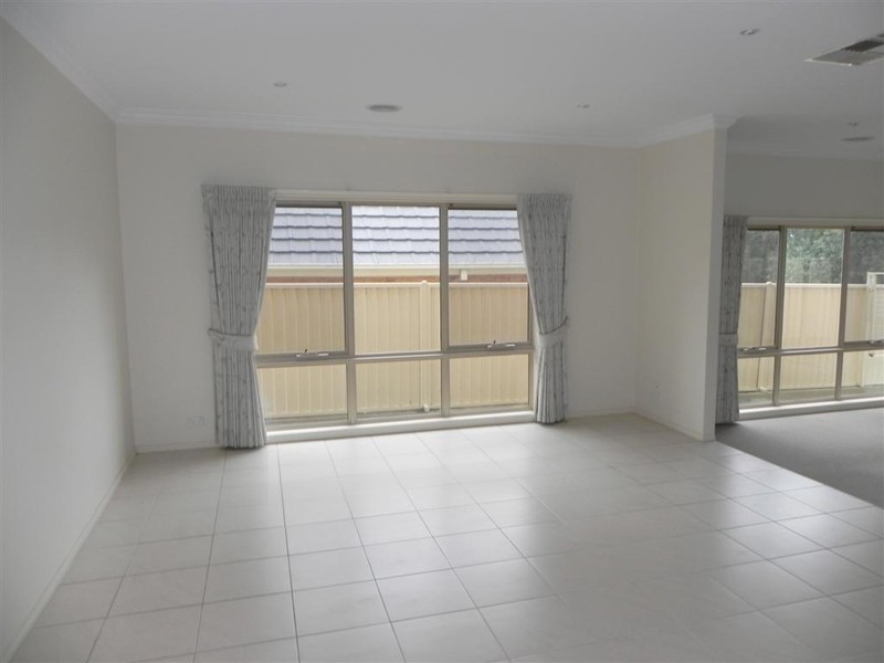 2/2 Saladin Avenue, Glen Waverley VIC 3150